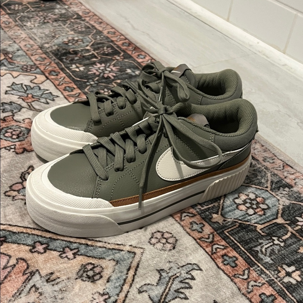 Nike court lift size 6 shoes